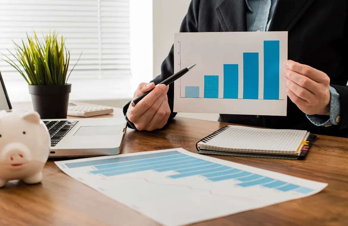 How can middle management communicate with leaders