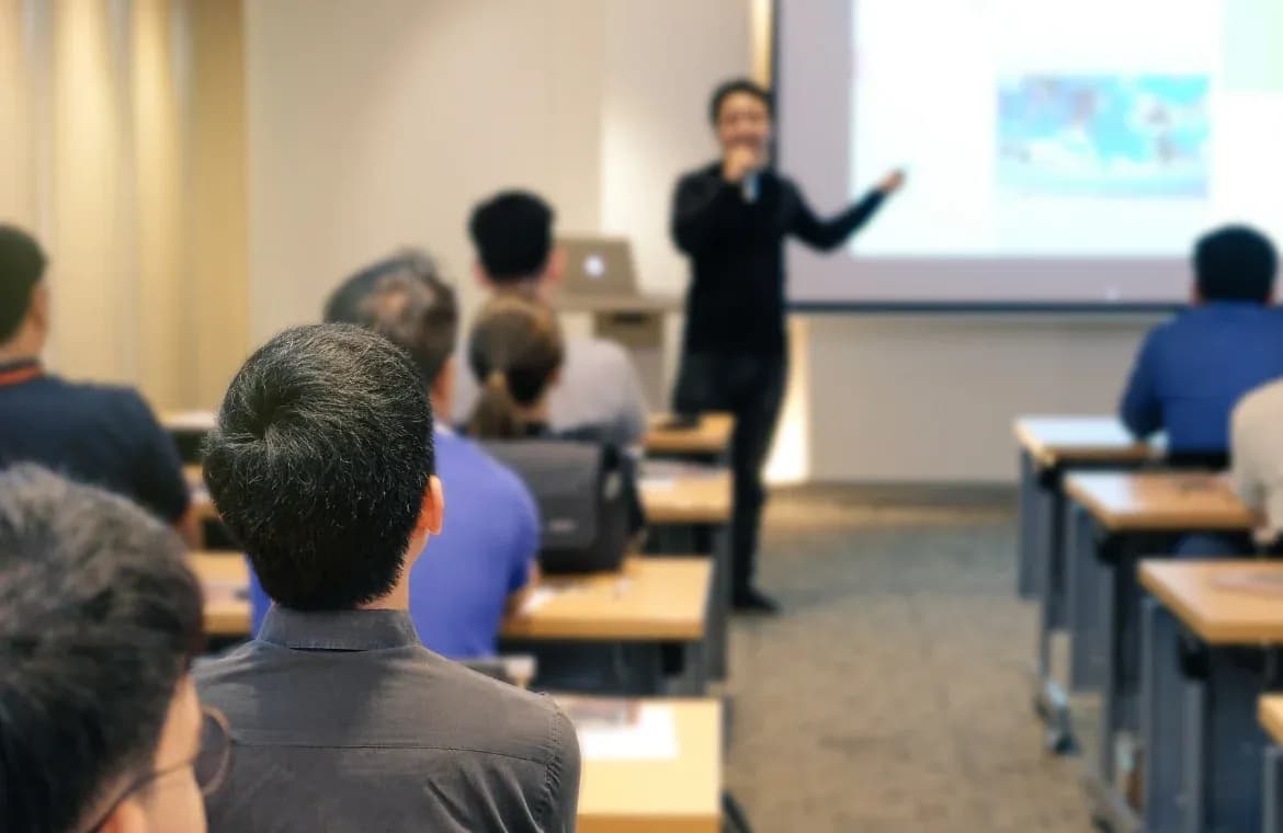 leadership vs management training