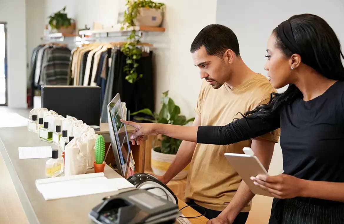 what does a retail manager do